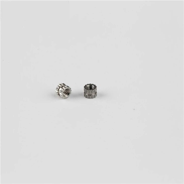 Egyenirányító recés anyák