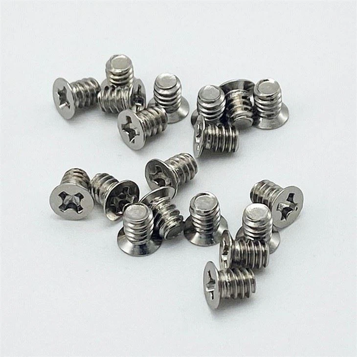 #6-32 Lapos fejű gépcsavarok Acél C1018 keresztben süllyesztett csavar nikkelezett